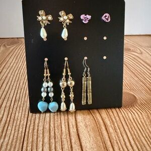 Elegant Gold tone and Pearl fashion Earring Set